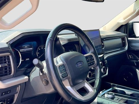 Used 2024 Ford Expedition XLT image 9