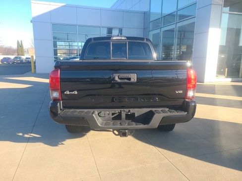 Used 2020 Toyota Tacoma SR image 6