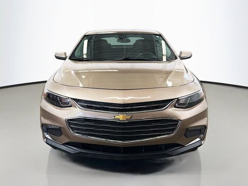 Used 2018 Chevrolet Malibu LT FWD image 2