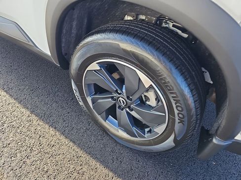 Used 2026 Nissan Rogue SV w/ SV Premium Package image 23