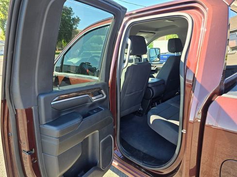 Used 2024 GMC Sierra 2500 SLE image 17