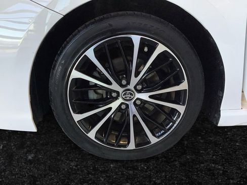 Used 2020 Toyota Camry SE image 25