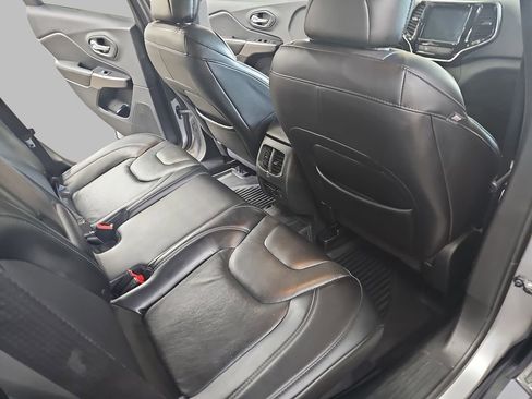Used 2019 Jeep Cherokee Limited AWD/4WD image 14
