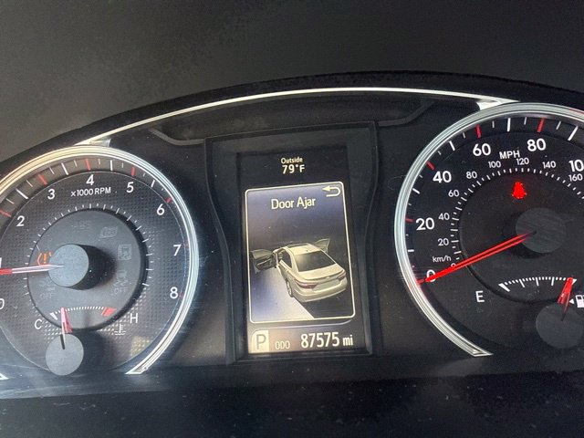 Used 2015 Toyota Camry SE FWD image 13