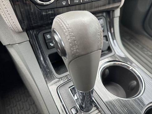 Used 2016 Chevrolet Traverse LTZ FWD image 18
