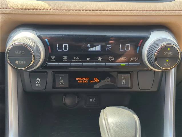 Used 2019 Toyota RAV4 XLE w/ Convenience Package FWD image 20