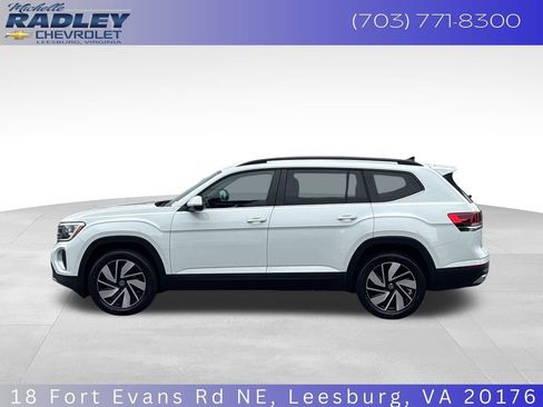 Used 2025 Volkswagen Atlas SE AWD/4WD image 2