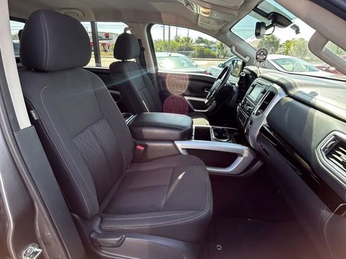 Used 2017 Nissan Titan SV RWD image 14
