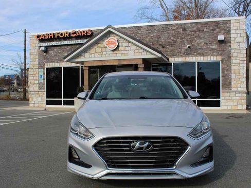Used 2018 Hyundai Sonata SE image 2