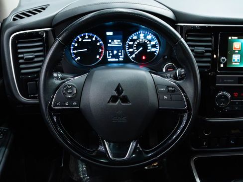 Used 2019 Mitsubishi Outlander SE image 12