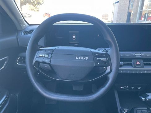Used 2025 Kia K4 LXS image 31