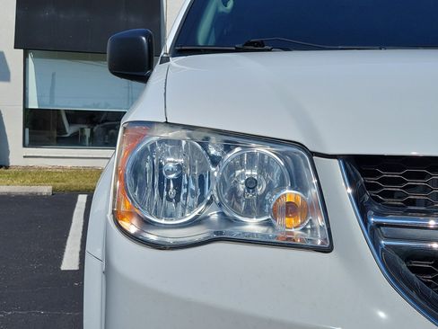 Used 2018 Dodge Grand Caravan SE image 7