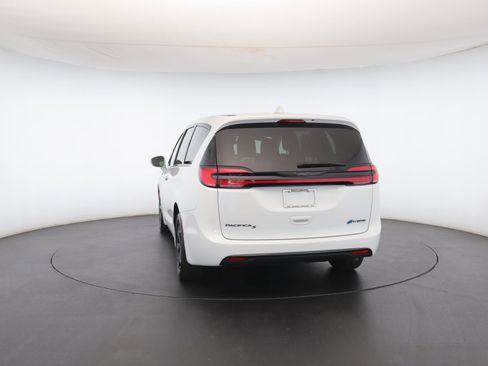 Used 2022 Chrysler Pacifica Touring-L w/ S Appearance Package image 24