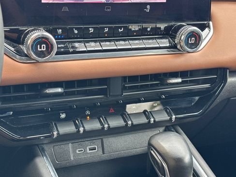 Certified 2023 GMC Canyon AT4 w/ AT4 Premium Package AWD/4WD image 20