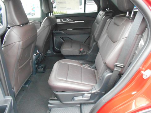 New 2026 Ford Explorer Platinum image 37