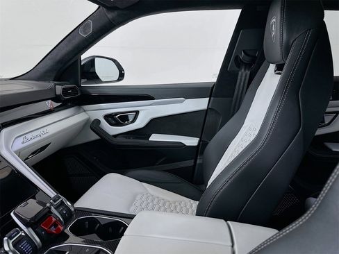 Used 2021 Lamborghini Urus image 26