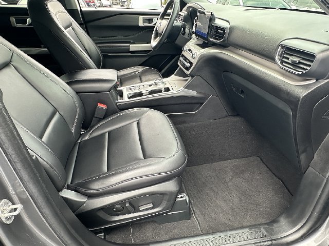 Used 2023 Ford Explorer XLT w/ Equipment Group 202A AWD/4WD image 11