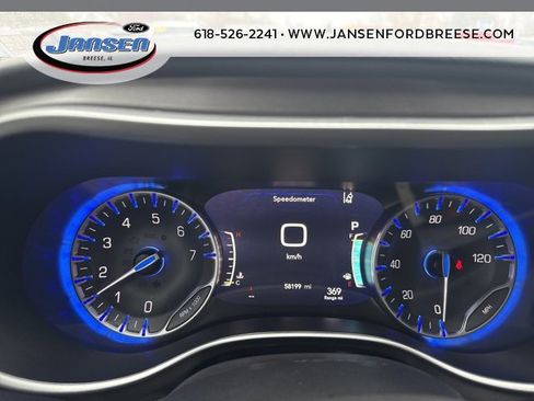 Used 2024 Chrysler Pacifica Touring-L image 18