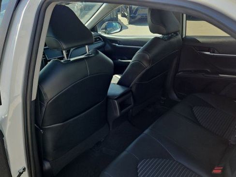 Used 2020 Toyota Camry SE FWD image 19