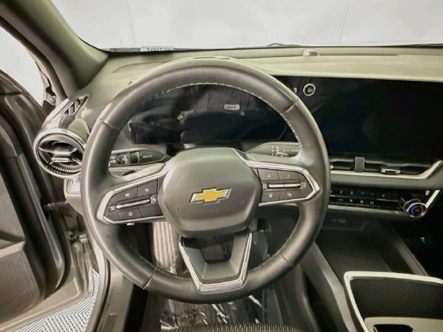 Used 2025 Chevrolet Equinox LT AWD/4WD image 12