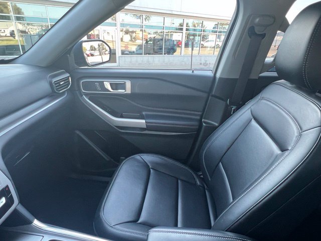 Used 2024 Ford Explorer XLT w/ Equipment Group 202A AWD/4WD image 19