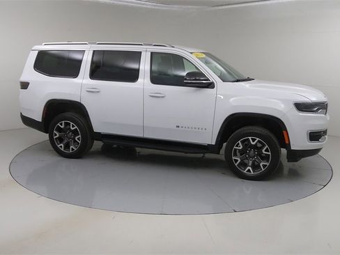 Used 2024 Jeep Wagoneer Series III image 13