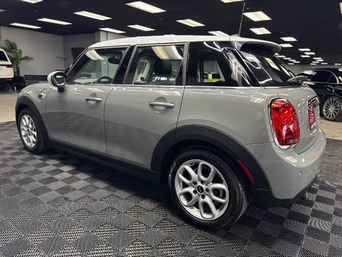 Used 2019 MINI Cooper 4-Door Hardtop w/ Premium Package image 8