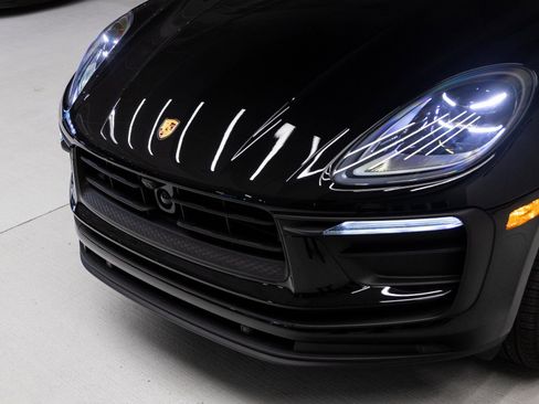 Certified 2026 Porsche Macan AWD/4WD image 33