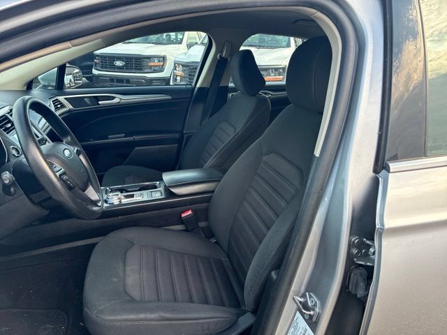 Used 2020 Ford Fusion SE FWD image 5