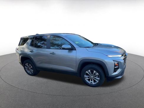 Used 2025 Chevrolet Equinox LT image 2