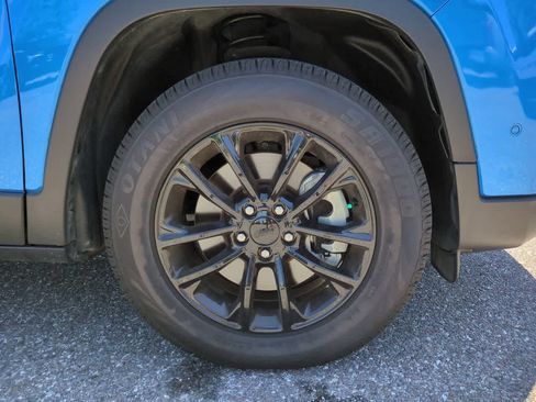 Used 2023 Jeep Cherokee Altitude Lux AWD/4WD image 11
