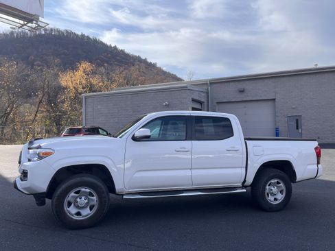 Used 2022 Toyota Tacoma SR image 7