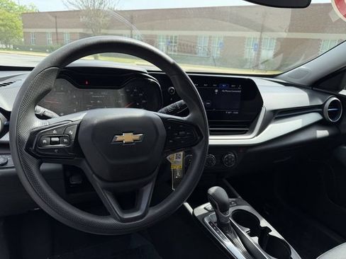 Used 2025 Chevrolet Trax LS FWD image 13