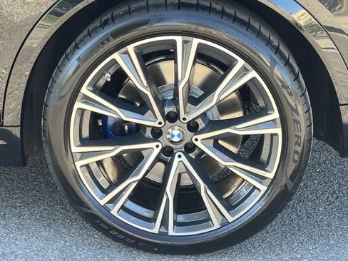 Used 2022 BMW X7 M50i w/ Dynamic Handling Package AWD/4WD image 11