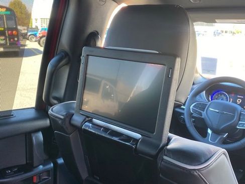 New 2026 Chrysler Pacifica Limited w/ Uconnect Theater Family Group image 36