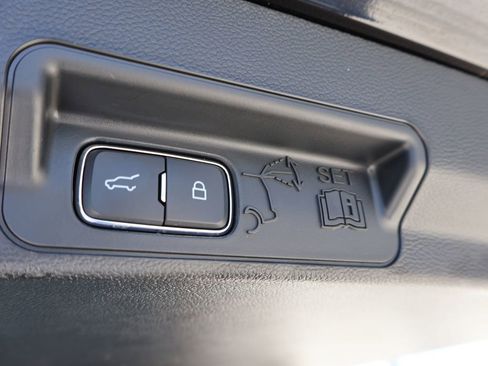 Used 2024 Ford Explorer XLT w/ Equipment Group 202A AWD/4WD image 18