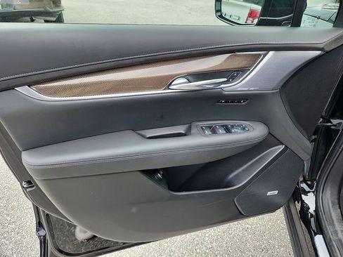 Certified 2025 Cadillac XT6 Premium Luxury w/ Platinum Package image 12