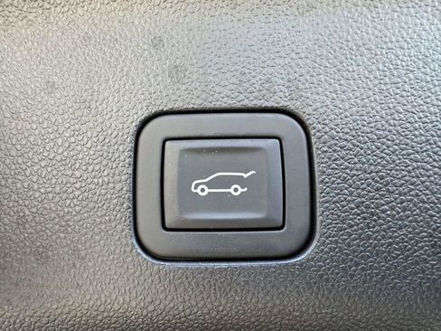 Used 2025 Chevrolet Suburban Premier image 13