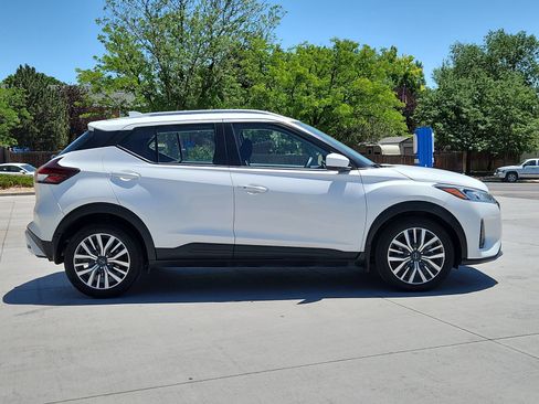 Used 2024 Nissan Kicks SV FWD image 6