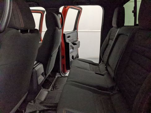 Used 2025 Nissan Frontier PRO-4X AWD/4WD image 19