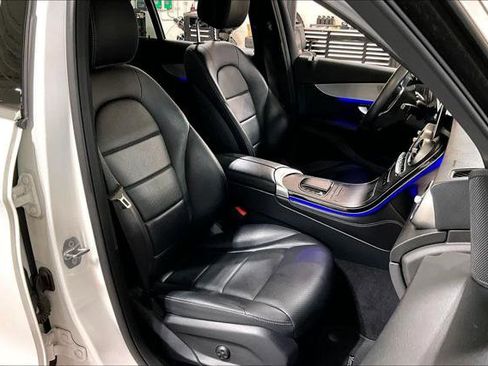 Used 2021 Mercedes-Benz GLC 300 image 10