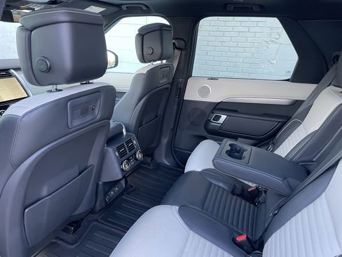 Used 2024 Land Rover Discovery Dynamic SE image 30