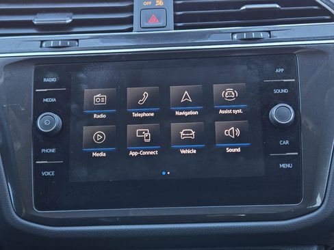 Used 2022 Volkswagen Tiguan SE image 17