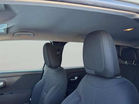 Used 2019 Jeep Renegade Latitude image 15