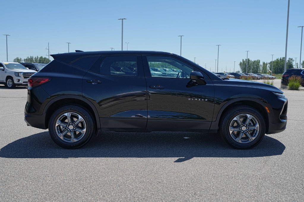 Used 2025 Chevrolet Blazer LT AWD/4WD image 6