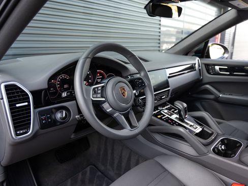 Certified 2023 Porsche Cayenne Coupe AWD/4WD image 4