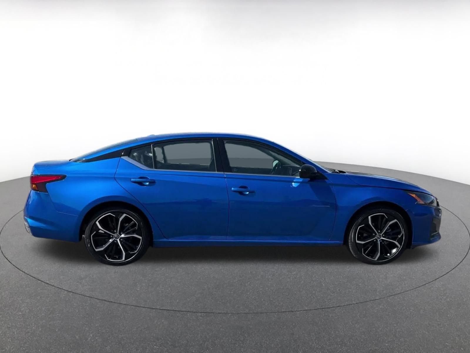 Used 2025 Nissan Altima 2.5 SR FWD image 15