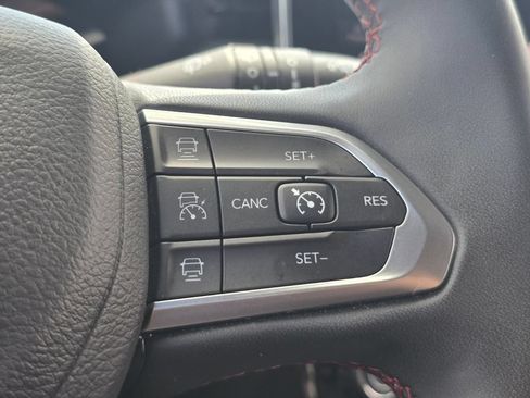 Used 2025 Jeep Compass Trailhawk AWD/4WD image 33