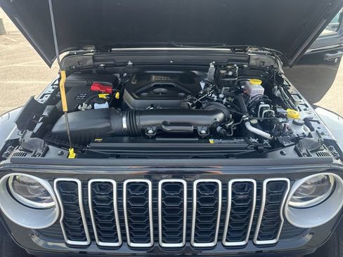 Used 2026 Jeep Wrangler Unlimited Sahara AWD/4WD image 31