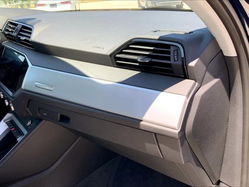 Used 2020 Audi Q3 2.0T Premium w/ Convenience Package image 17